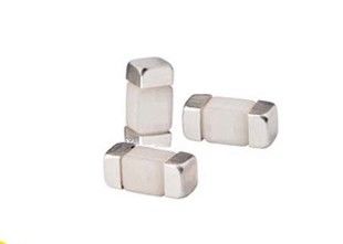 qualità  Withstand Inrush CQ24LT 002 6.1x2.6mm Ceramic Time Lag Chip Fuse 2A 350V 6125 For LED Lighting Overcurrent Protection fabbrica