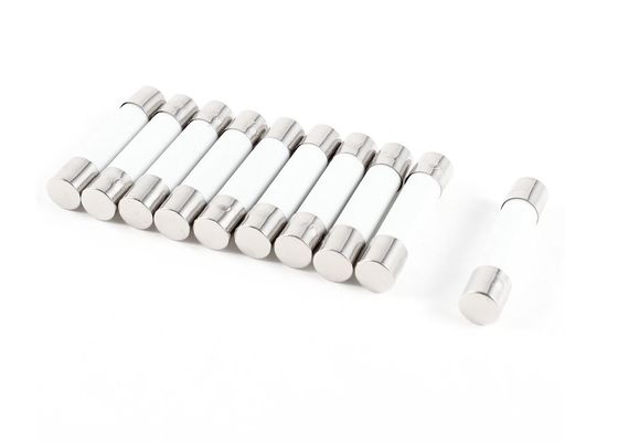 Il cUL del Canada ha certificato i fusibili ceramici riempiti di sabbia 100mA-50Amp della metropolitana della cartuccia rapida del colpo di 6.3mmx32mm per le applicazioni di CC