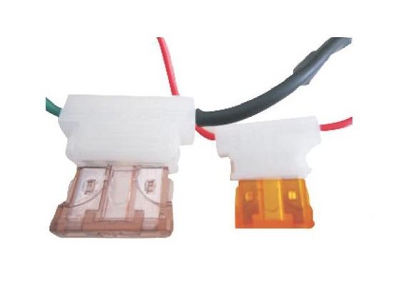 Di medie dimensioni massimo automatico veloce di ATO 32V 58V 60V 80V 3Amp Violte del fusibile della lama del colpo 19x5.2x19.2mm di incapsulamento di plastica PA66