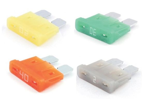 Rosso automatico del fusibile 10A 32V della lama di ATC di ATO di stile automobilistico standard del Regular 19x19x4mm per l'adattatore automatico del rubinetto del supporto del fusibile