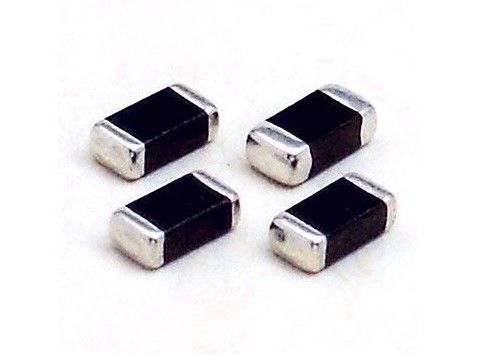 5750 5650 limitatori di sovracorrente transitori a più strati dei varistori del supporto di superficie MLV MVR2220-391G 5.7x5mm 391V 500A