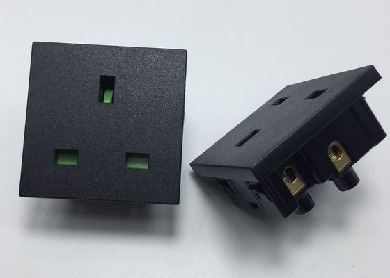 Il BSI ha approvato le spine dell'incavo RB-02 dello sbocco 3 di Palo 13A 250V di parete di potere BRITANNICO femminile britannico del pannello e gli incavi elettrici BS 1363