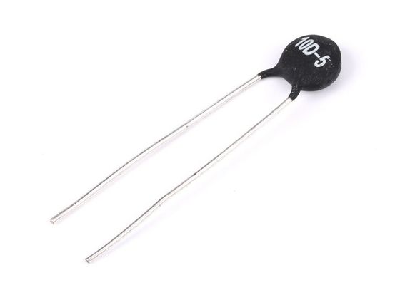 Attraverso il chip MF72 10D-5 10Ohm 5mm del termistore di potere NTC del foro 0.7A lanciano la resistenza negativa di coefficiente di temperatura 6mW di 5mm