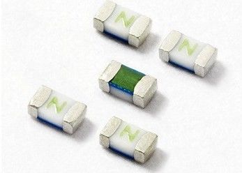 Alti fusibile lento 32VDC 1A 1.5A 2A 2.5A 3A 4A 5A del colpo SMD di Withstand 0603 correnti di afflusso UL248-14