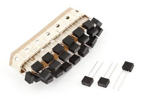 Micro fusibile 100mA-6.3A 8.4x7.2x4.0mm del fosforo del colpo lento quadrato libero rosso di Pastic con tensione che valuta 125V 250V 300V 350V