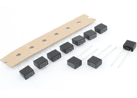 Micro fusibile 100mA-6.3A 8.4x7.2x4.0mm del fosforo del colpo lento quadrato libero rosso di Pastic con tensione che valuta 125V 250V 300V 350V