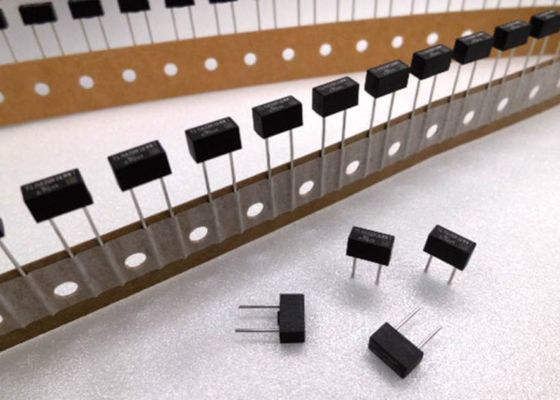 Micro UL del fusibile 8.35x5x3.95mm 2A 250V 300V 400V TUV CQC KC PSE di MMT di serie di plastica della scatola del cavo radiale più sottile del ritardo