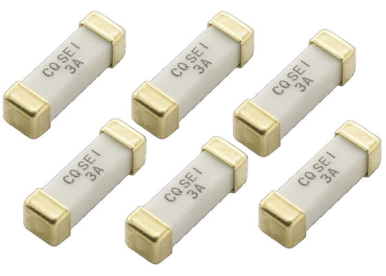 Fusibile lento ceramico 1032 250V 3A SEI 003 del colpo del dispositivo del supporto della superficie del sistema di illuminazione 10.1x3.1x3.1 millimetro con oro placcato